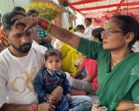 ग्रेटर नोएडा लुक्सर जेल में भाई दूज पर बहनों ने भाईयों को लगाया टीका, कारागार में विशेष व्यवस्था