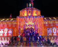 दीपावली पर पहली बार 12 हजार दीयों से जगमगाया बदरीनाथ धाम, माता लक्ष्मी को चढ़ाया 56 भोग का प्रसाद