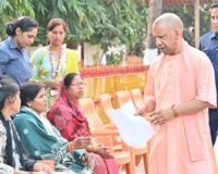 जन समस्याओं के प्रति संवेदनशील बनें, त्वरित और संतुष्टिपरक समाधान कराएं-  योगी