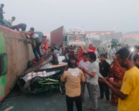 कुशीनगर में तेज रफ्तार बस पलटी, जयपुर से बिहार जा रहे 22 यात्री घायल