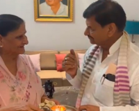 शिवपाल सिंह यादव ने इटावा में बहन कमला देवी के साथ भाई दूज का सादगी से मनाया पर्व