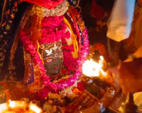 उज्जैन में भस्म आरती के दौरान निराकार से साकार हुए बाबा महाकाल, त्रिनेत्र स्वरूप के दर्शन को उमड़ा जनसैलाब