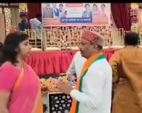 मऊ में बीजेपी महिला मोर्चा कार्यक्रम में मंच पर भिड़े वर्तमान और पूर्व जिलाध्यक्ष, गुटबाजी आई सामने