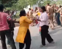 लखनऊ में पुलिस पर भीड़ का हमला, महिलाओं ने आगे बढ़कर किया संघर्ष, दरोगा समेत सात पुलिसकर्मी घायल; नौ हिरासत में