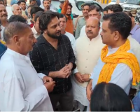 ग़ाज़ियाबाद इंदिरापुरम शक्ति खंड-2 में आग के पीड़ितों ने मंत्री असीम अरुण से की मुलाकात
