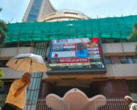 शेयर बाजार में तेजी, पीएसयू बैंकों के शेयर चमके; सेंसेक्स 84,976 पर खुला