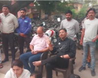 राकेश टिकैत के दामाद के यहाँ चोरी का खुलासा न होने पर भड़के डॉक्टर, ओपीडी बंद कर कोतवाली में धरना प्रदर्शन