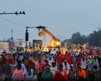 अयोध्या में 14 कोसी परिक्रमा में उमड़ी भारी भीड़, बारिश के बावजूद श्रद्धालुओं का उत्साह बरकरार