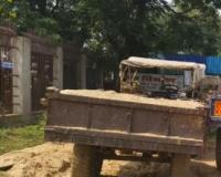 सहारनपुर में अवैध खनिज लदे 5 ट्रक जब्त, 8 गिरफ्तार