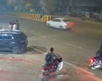 मेरठ में तेज रफ्तार कार ने स्विगी डिलीवरी बॉय को मारी टक्कर, हादसे में युवक घायल