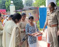 मुज़फ्फरनगर जेल में भाई-दूज पर छलके भाई-बहन के आंसू, भावुक मिलन ने सबको किया नम