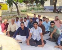 मुजफ्फरनगर में डीआईओएस कार्यालय पर शिक्षकों का अनिश्चितकालीन धरना, वेतन निर्धारण और मृतक आश्रित प्रकरणों में देरी पर जताया आक्रोश