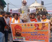 मुजफ्फरनगर में स्वामी प्रसाद मौर्य का पुतला दहन का प्रयास विफल, पुलिस ने पुतला छीना; कार्यकर्ताओं ने दर्ज कराई FIR