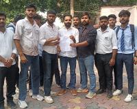 मुजफ्फरनगर: छात्रों ने परिक्रमा मार्ग पर जलभराव के खिलाफ किया प्रदर्शन, सड़क निर्माण की मांग