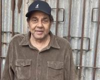 अभिनेता धर्मेंद्र आईसीयू में हुए भर्ती, फैंस की चिंताएँ बढ़ीं