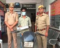सहारनपुर पुलिस ने अवैध चाकू के साथ आरोपी को गिरफ्तार कर चोरी की बाईक बरामद की