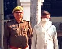 सहारनपुर: नकुड़ पुलिस ने 10 लीटर अवैध कच्ची शराब के साथ नशा तस्कर को गिरफ्तार किया