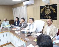 विद्युत बिल संबंधी शिकायतों का समयबद्धता एवं गुणवत्तापूर्ण तरीके से करें निस्तारण : मण्डलायुक्त डॉ. रूपेश कुमार 