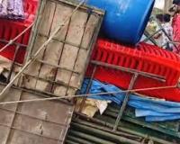 बाराबंकी में मौत को दावत टेंट का सामान लदे तेज़ रफ्तार वाहन पर बैठकर खतरनाक सफर