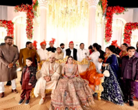  पैरोल पर बाहर गायत्री प्रजापति की बेटी की शादी में पहुंचे अखिलेश यादव, तस्वीरों से UP की राजनीति में हलचल