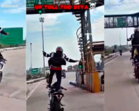 मऊ–आजमगढ़ फोरलेन पर युवकों का खतरनाक स्टंट! रफ्तार के साथ मौत का खेल!