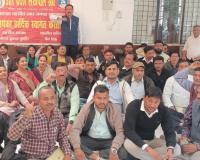 सहारनपुर: लंबित मांगों को लेकर लेखपाल संघ का धरना, SDM को सौंपा ज्ञापन