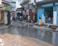 शामली: नगर पालिका की लापरवाही से मोहल्ला आजाद चौक में गंदगी और जलभराव, नागरिक परेशान