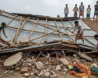 बिहार में दर्दनाक हादसा! कच्चा मकान ढहने से एक ही परिवार के पांच लोगों की मौत, पुलिस ने शवों को पोस्टमार्टम के लिए भेजा