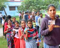 बिहार चुनाव: दूसरे चरण में दोपहर 3 बजे तक 60% से अधिक मतदान, मतदाताओं की लंबी कतारें