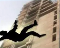 नोएडा में मजदूर की ऊँचाई से गिरने से मौत, निठारी गांव में अज्ञात व्यक्ति का शव बरामद