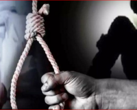 नोएडा में मानसिक तनाव के चलते दो लोगों ने घर पर की आत्महत्या, डॉक्टर की पत्नी भी शामिल