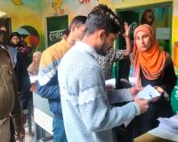 सहारनपुर नगरायुक्त शिपू गिरि ने मतदान केंद्रों का निरीक्षण कर SIR फार्म जमा प्रक्रिया में तेजी लाने के निर्देश दिए