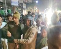 फर्रुखाबाद में सड़क हादसे के विवाद में पुलिस पर हमला, वर्दी फाड़ी