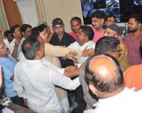 शामली: नगर पालिका में सभासद और कर्मचारियों के बीच हंगामा, हाथापाई और गाली गलौच