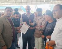 शामली: अग्रवाल मित्र मंडल ने डीआरएम को नई लंबी दूरी की रेल सेवा की मांग का ज्ञापन सौंपा