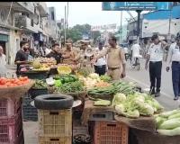 मुजफ्फरनगर में अतिक्रमण पर चला चाबुक, जिला अस्पताल गेट के बाहर की दुकानें हटीं, पालिका ने दी चेतावनी