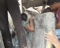 “ तेलंगाना में भीषण सड़क हादसा:टिपर ने यात्रियों से भरी बस को मारी टक्कर,18 की मौत, कई गंभीर रूप से घायल”