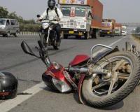 अमरहा में भीषण सड़क हादसा: रोडवेज बस की टक्कर से दो युवक गंभीर रूप से घायल, आरोपी चालक फरार