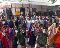 बिहार में ऐतिहासिक मतदान: 64.69% वोटिंग ने बनाया नया रिकॉर्ड, डिप्टी CM के काफिले पर हमले से गरमाया सियासी माहौल