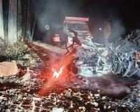  डिंडौरी में दर्दनाक हादसा: शादी के कार्ड बांटकर लौटते दो चचेरे भाइयों की मौत, पिकअप से टक्कर के बाद कुछ सेकंड में राख बनी बाइक