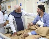 दिल्ली ब्लास्ट: पीएम मोदी ने एलएनजेपी अस्पताल पहुंचकर घायलों से की मुलाकात, कहा– दोषियों को बख्शा नहीं जाएगा
