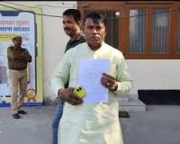 मुजफ्फरनगर में दलित प्रधान ने DM को सौंपी लेखपाल की रिकॉर्डिंग, बंजर भूमि पर दबंगों के अवैध कब्जे की शिकायत