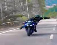 “नोएडा पुलिस पर उठे सवाल,सड़कों पर थार का आतंक! छात्रों ने की खतरनाक स्टंटबाजी | Viral Video |