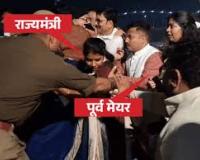 काशी में देव दिवाली के दौरान कमांडो ने BJP नेताओं को क्रूज से धक्के देकर उतारा, हुआ हंगामा