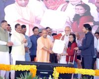 माफिया मुख्तार अंसारी की कब्ज़ाशुदा जमीन पर खड़े हुए गरीबों के घर, सीएम योगी ने लाभार्थियों को सौंपी चाबियाँ