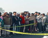 हसनपुर में गंगा एक्सप्रेसवे पर मिला युवक का लहूलुहान शव: सिर पर गहरी चोट, शर्ट-चप्पल गायब होने से हत्या की आशंका तेज
