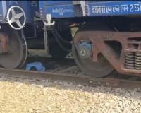 गया स्टेशन पर मौत को मात: मालगाड़ी के नीचे फंसा युवक, अचानक चल पड़ी ट्रेन- पटरी पर लेटकर ऐसे बचाई अपनी जान