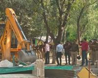 हरिद्वार में अवैध मजार पर प्रशासन का बुलडोजर - पुरानी-नई गंगनहर के बीच हटाया गया 