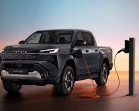 पहली बार इलेक्ट्रिक और हाइब्रिड अवतार में आई Toyota Hilux 2025, दमदार फीचर्स और जबरदस्त रेंज के साथ दिसंबर से करेगी बाजार में एंट्री