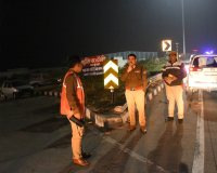 मेरठ में एसएसपी विपिन ताडा की बैरियरों की आकस्मिक चेकिंग, पुलिसकर्मियों को दिए सख्त निर्देश